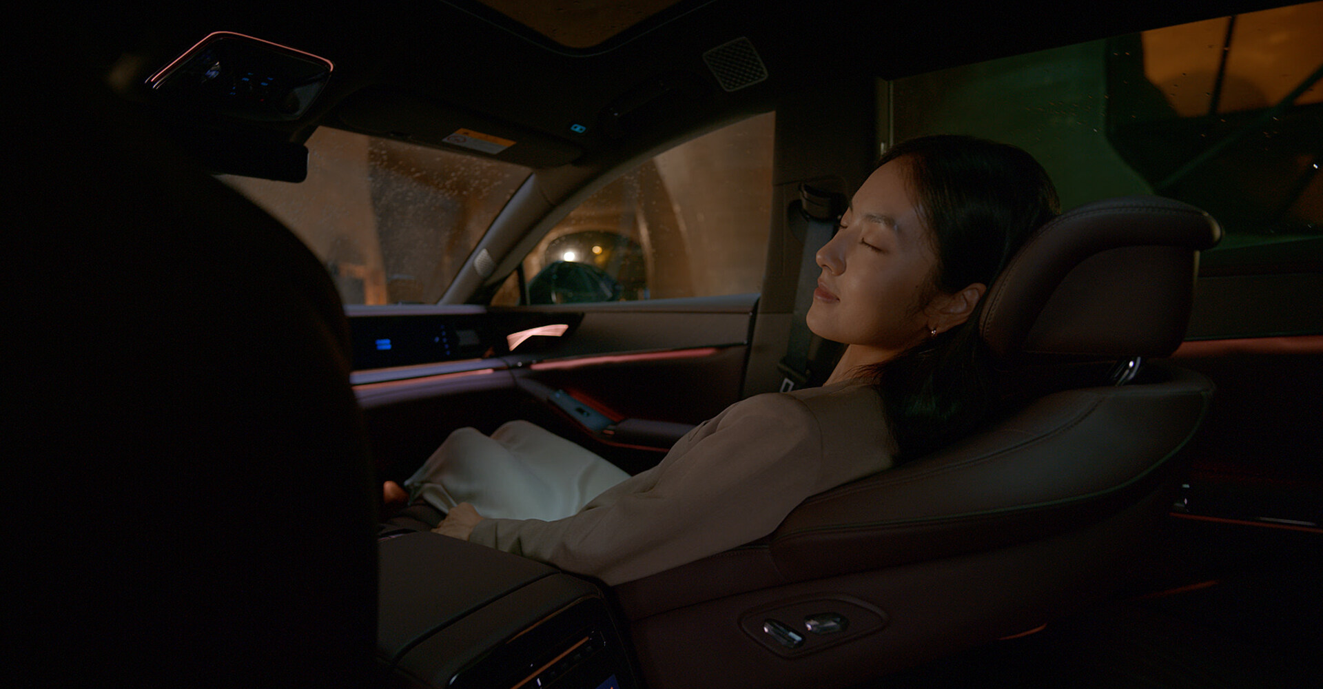 太空级静谧座舱<br/>提供极致舒享感官